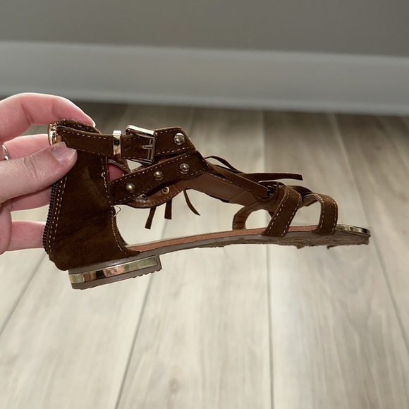 EUC Girls Size 12 Toddler Link Brand Little Girls Sandals Fringe Moccasins Style - Picture 6 of 11